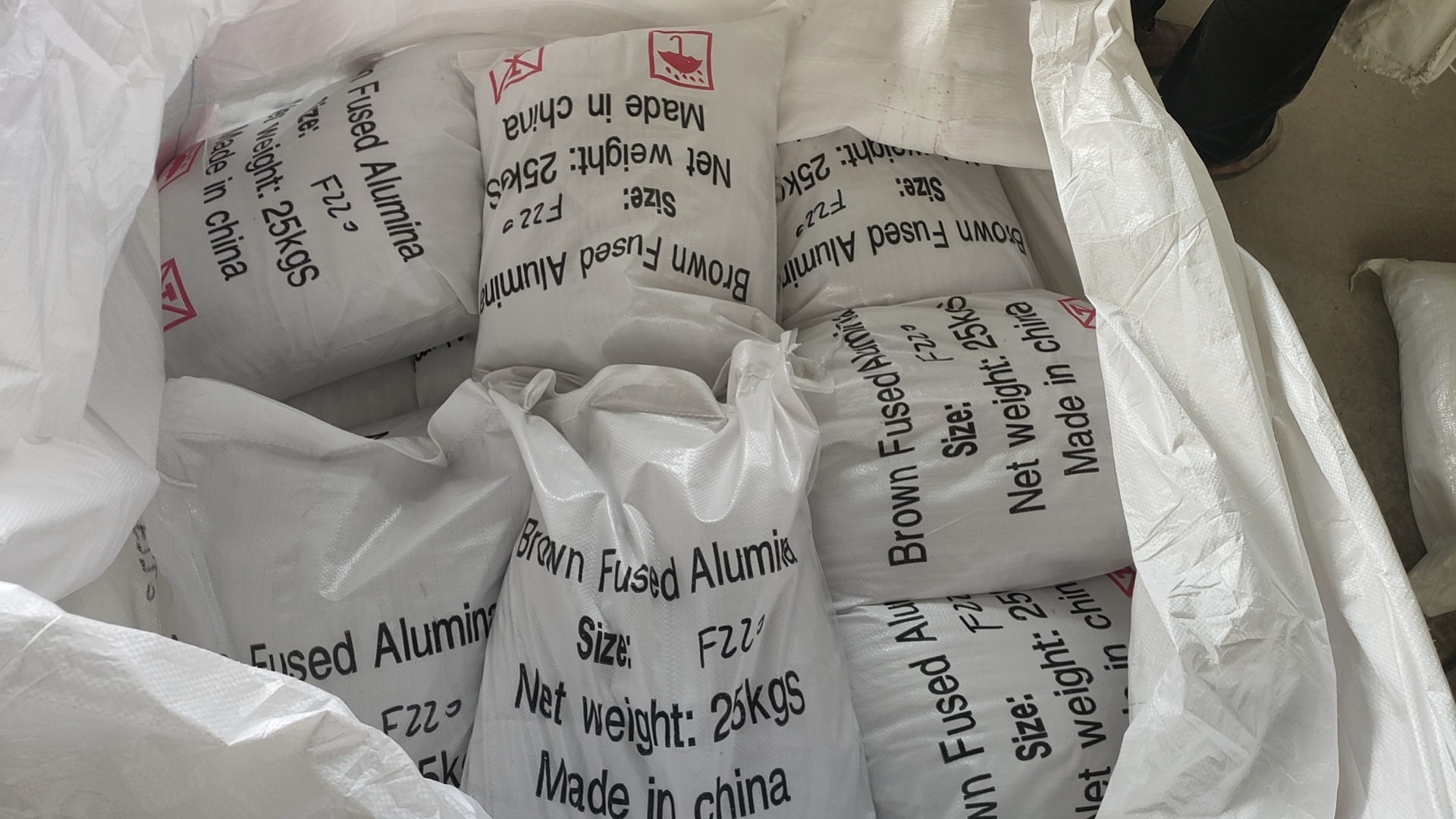 棕剛玉棕色電熔氧化鋁F220#目出口